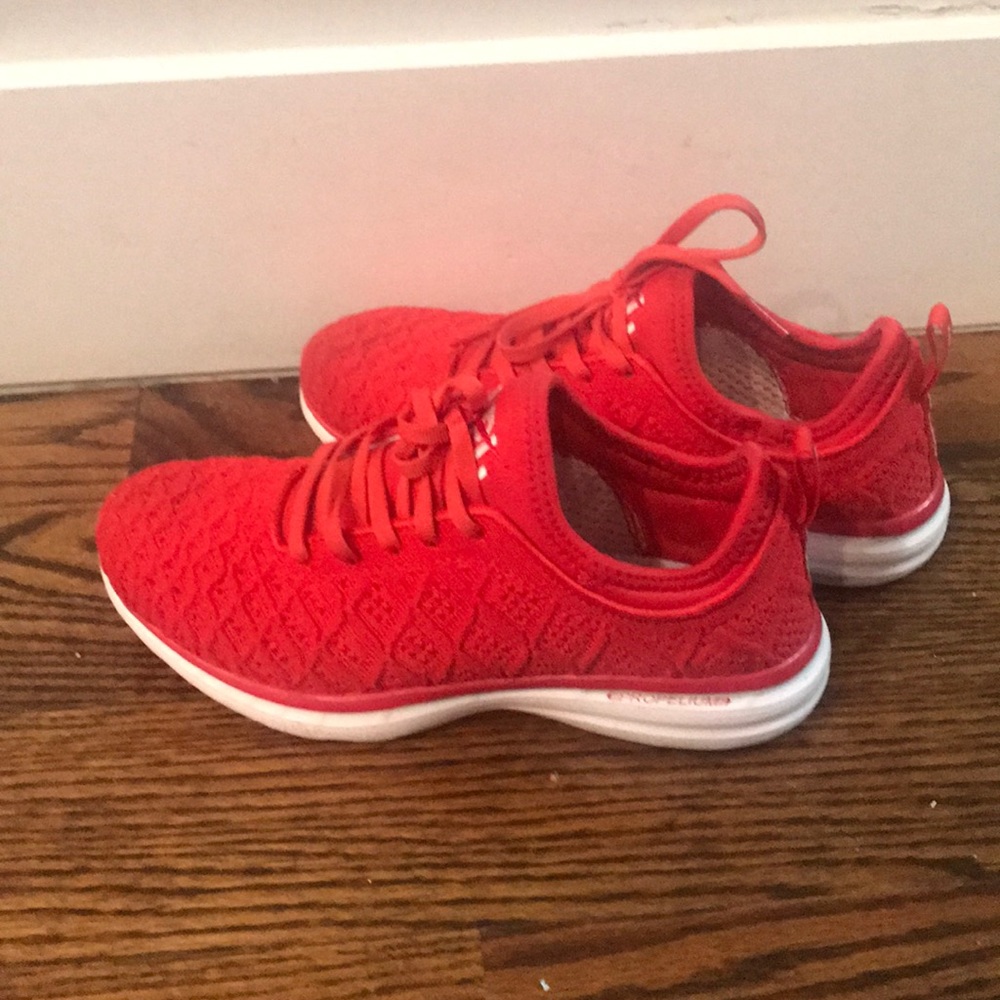 APL running sneakers size 37.5